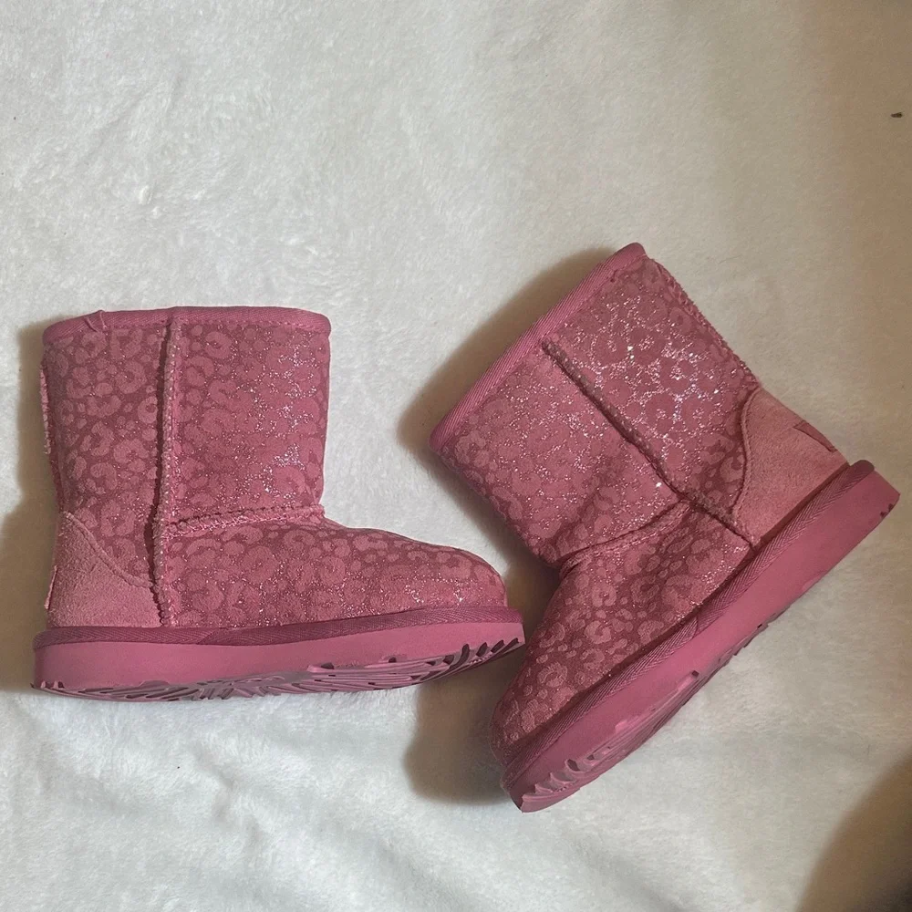 VGUC UGG girls classic Pink Glitter Leopard Print Boots size 10